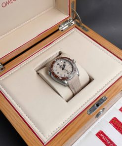 Đồng hồ nam Omega Seamaster Planet Ocean Replica cao cấp Mặt số kem