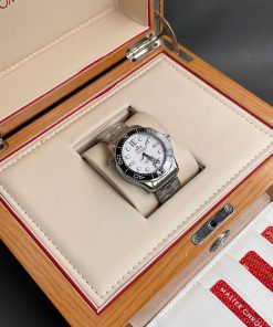 Đồng hồ nam Omega Seamaster Replica cao cấp Mặt trắng Niềng đen 42mm
