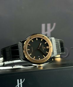 Đồng hồ nam Hublot Classic Fushion Replica cao cấp Mặt đen Niềng vàng 42/38mm